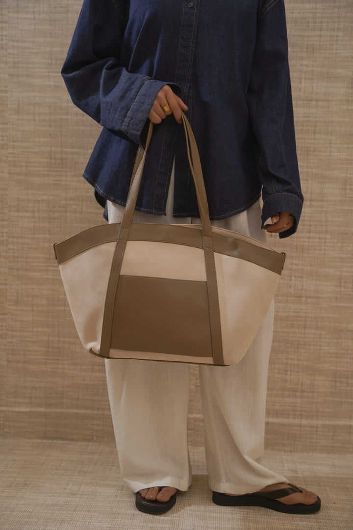 TAUPE SUN AND SAND TOTE