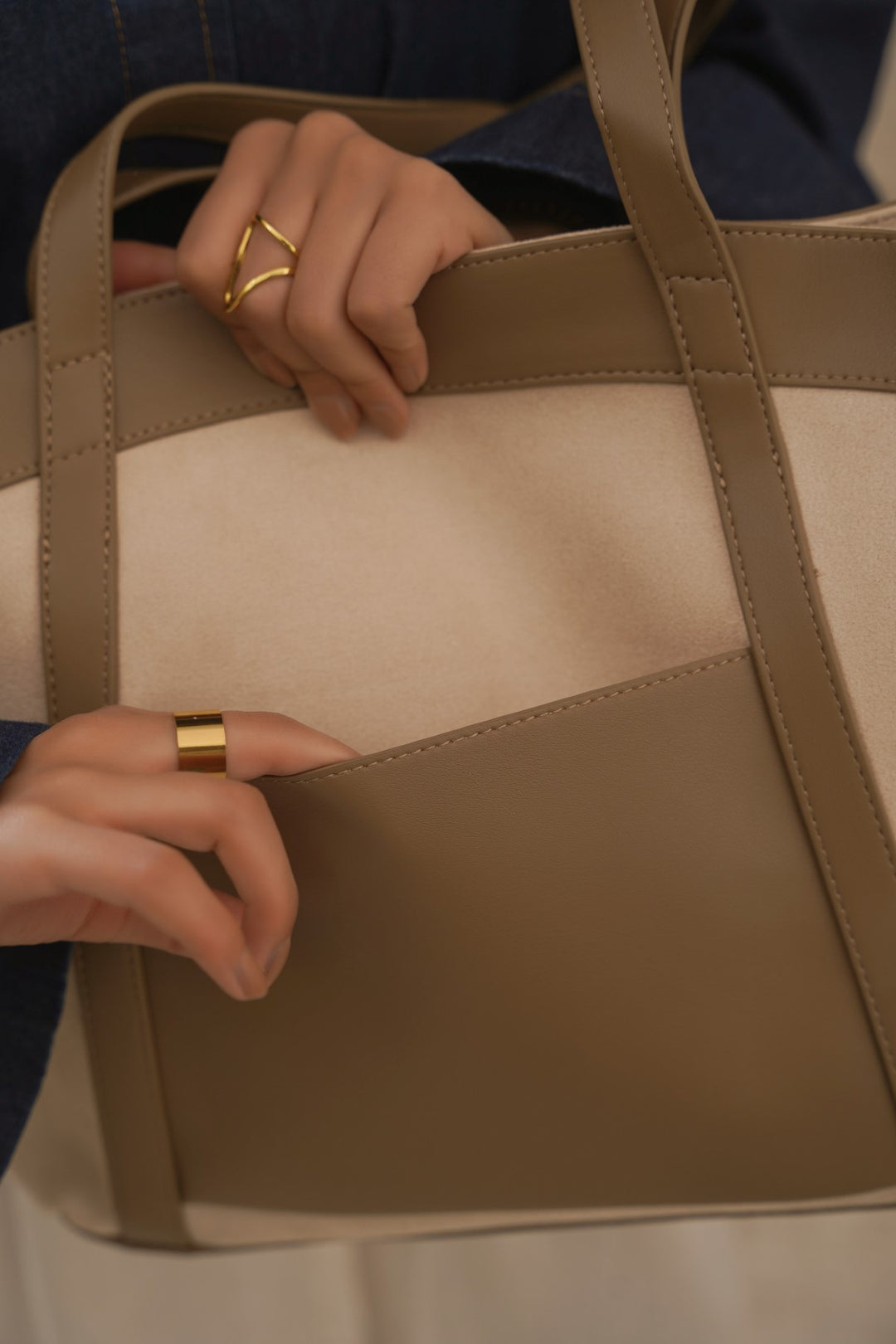 TAUPE SUN AND SAND TOTE