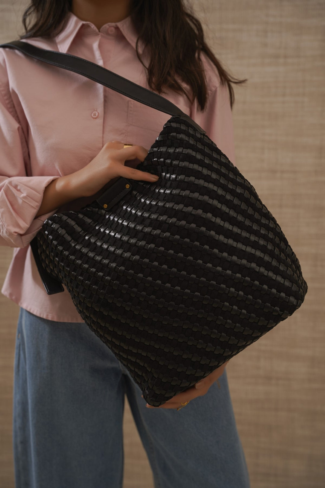BLACK PALM WEAVE TOTE