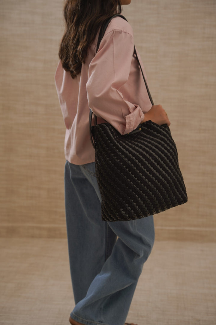 BLACK PALM WEAVE TOTE