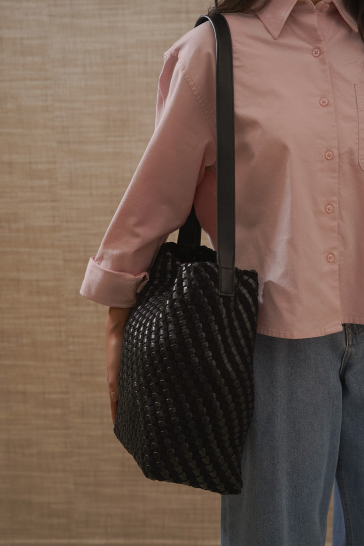BLACK PALM WEAVE TOTE
