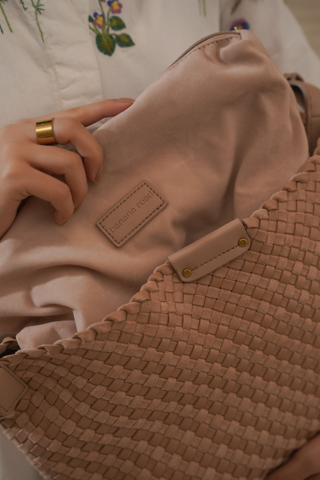 TAN PALM WEAVE TOTE