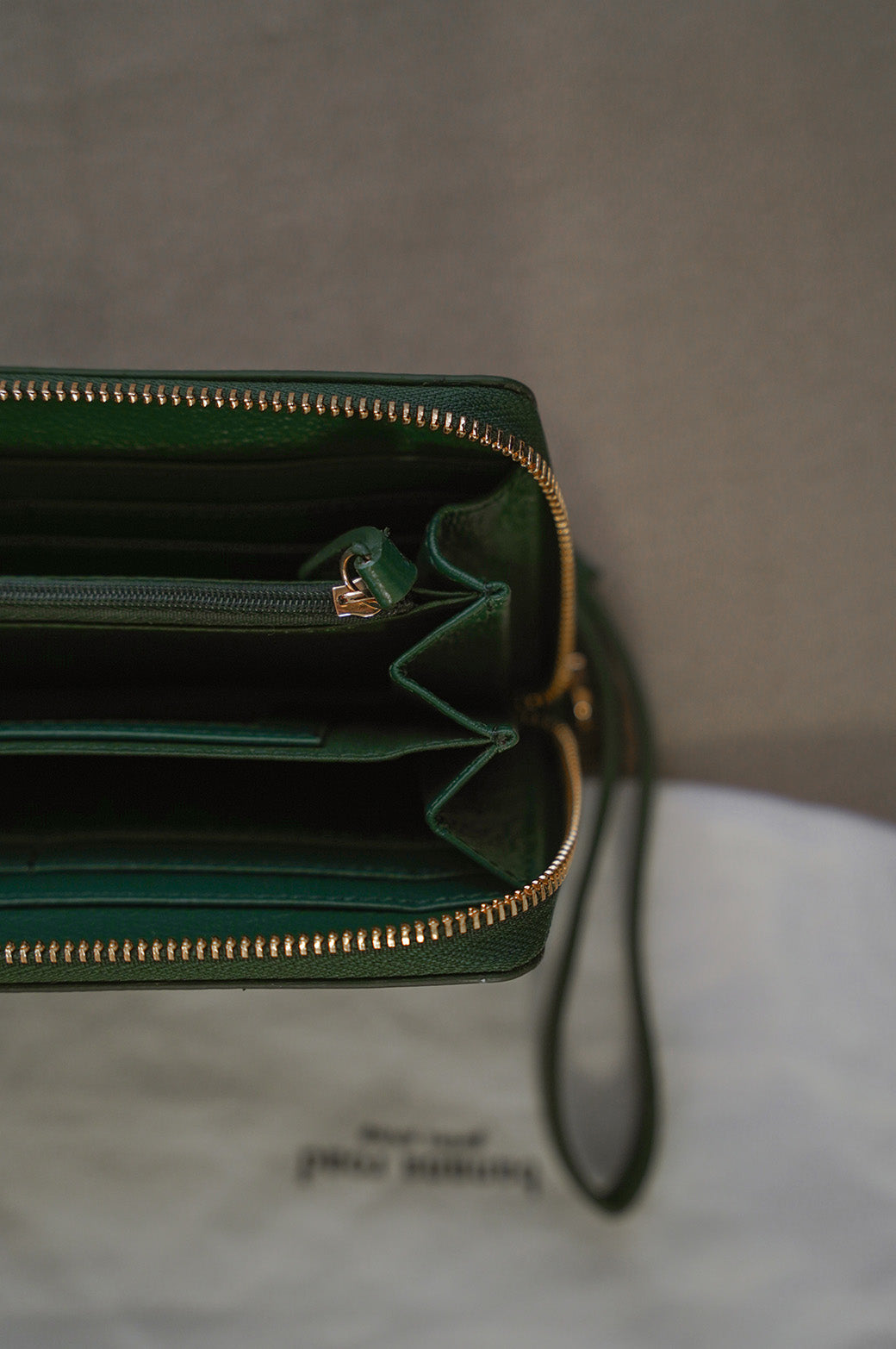 GREEN RESORT LEATHER WALLET