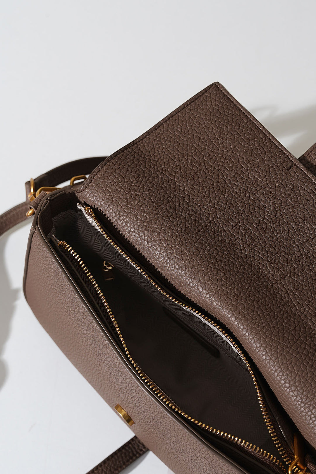 STUDIO SHOULDER BAG