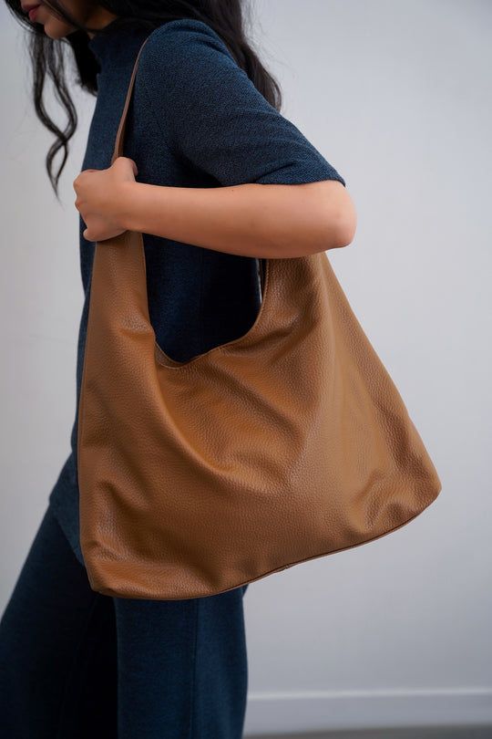 SLOUCHY SOFT TOTE