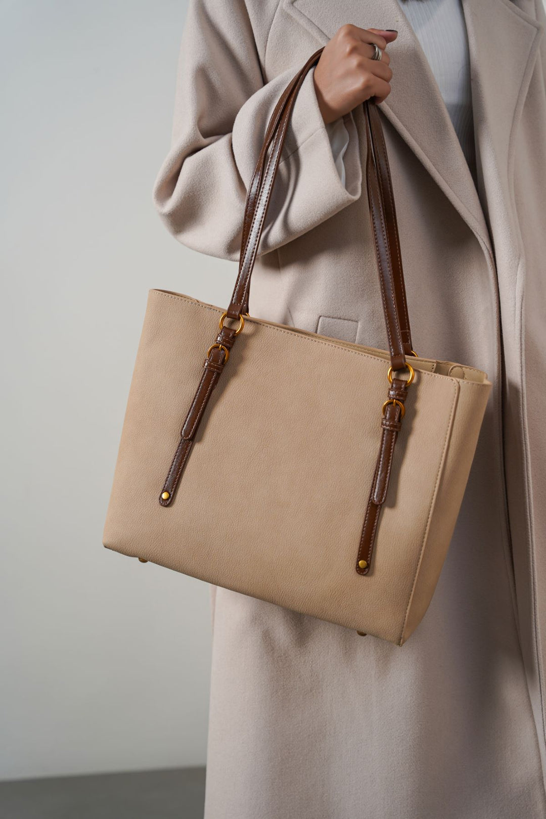 CREAM MESSENGER TOTE