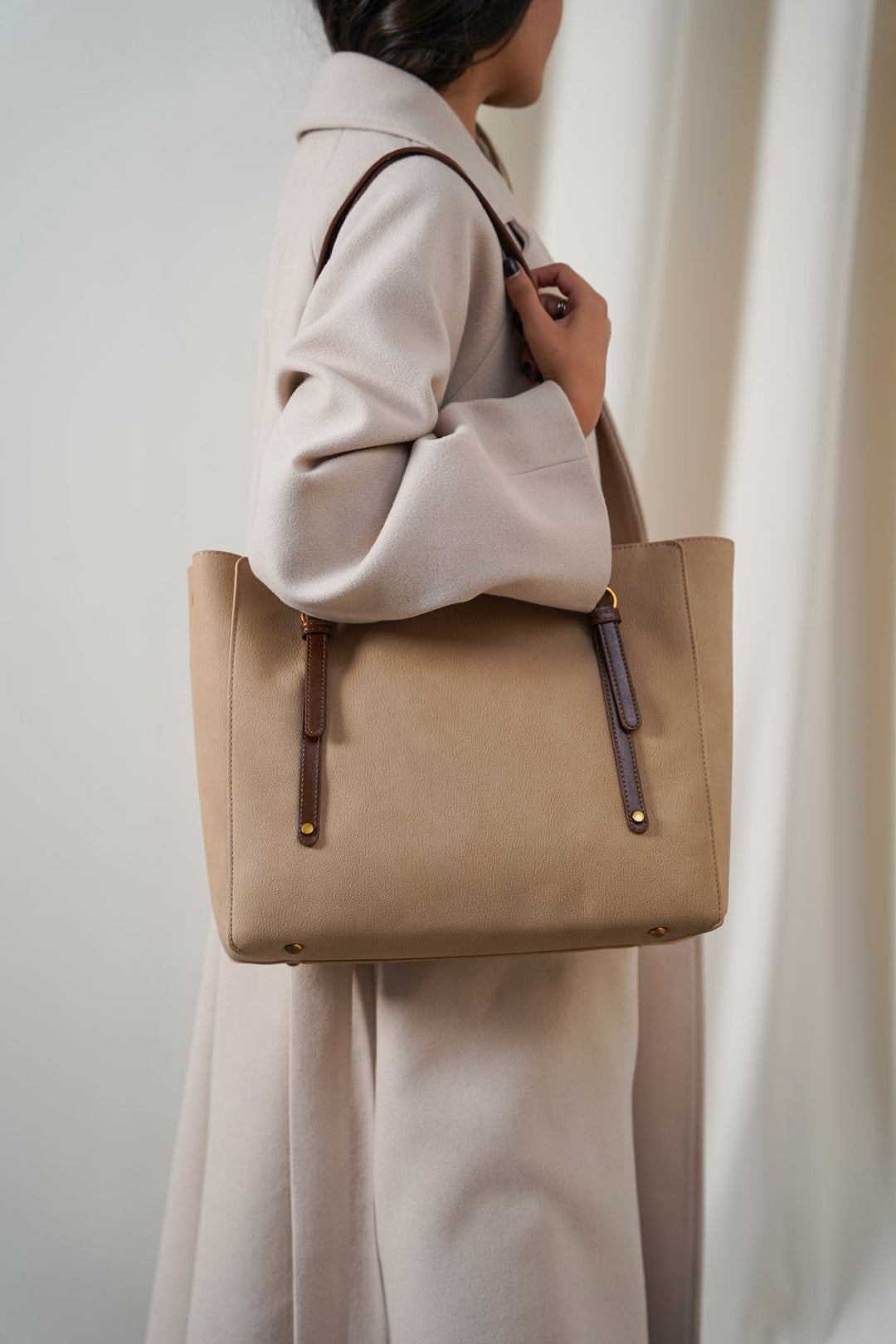 CREAM MESSENGER TOTE