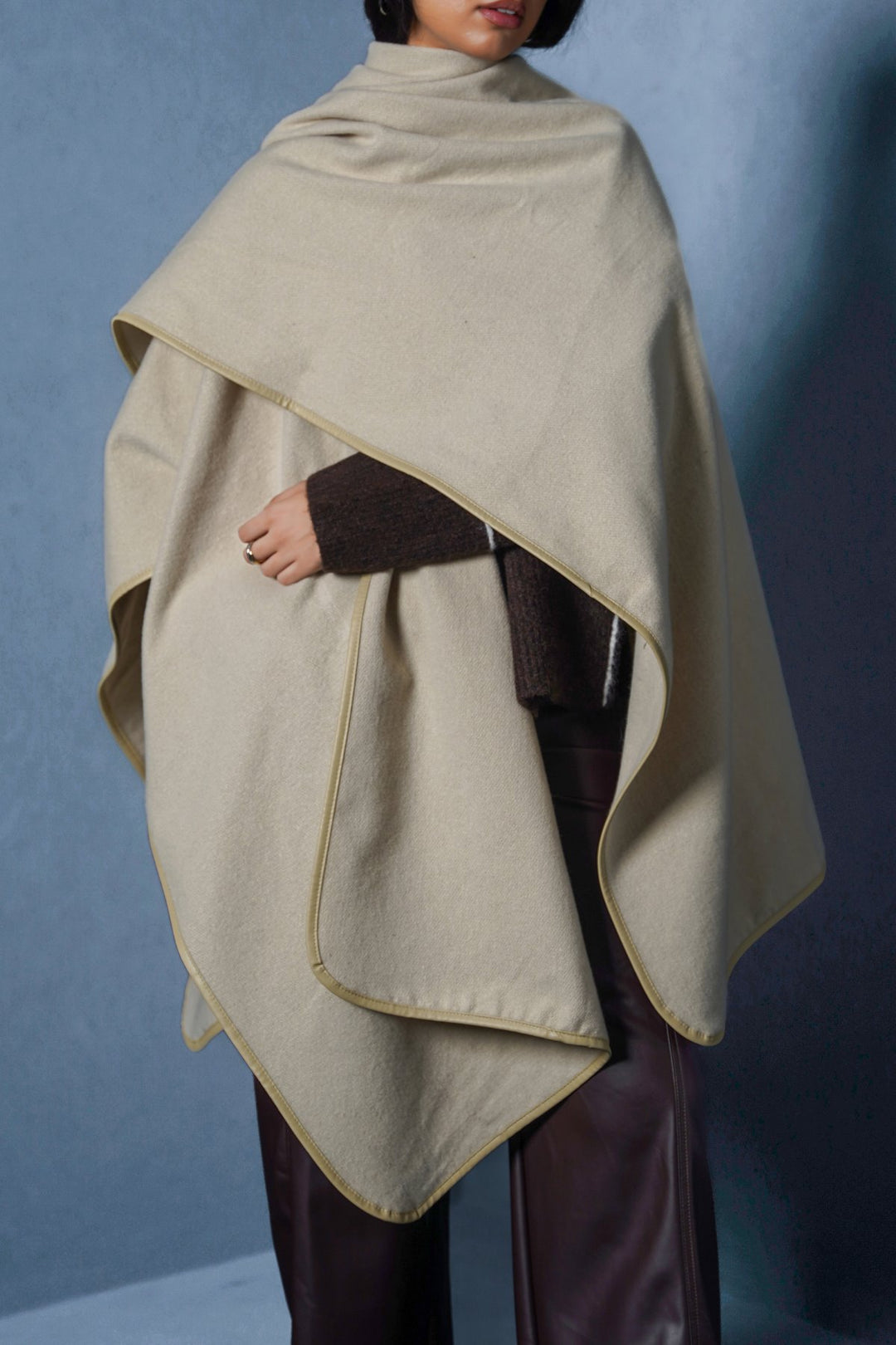 CREAM EDGE LINED CAPE