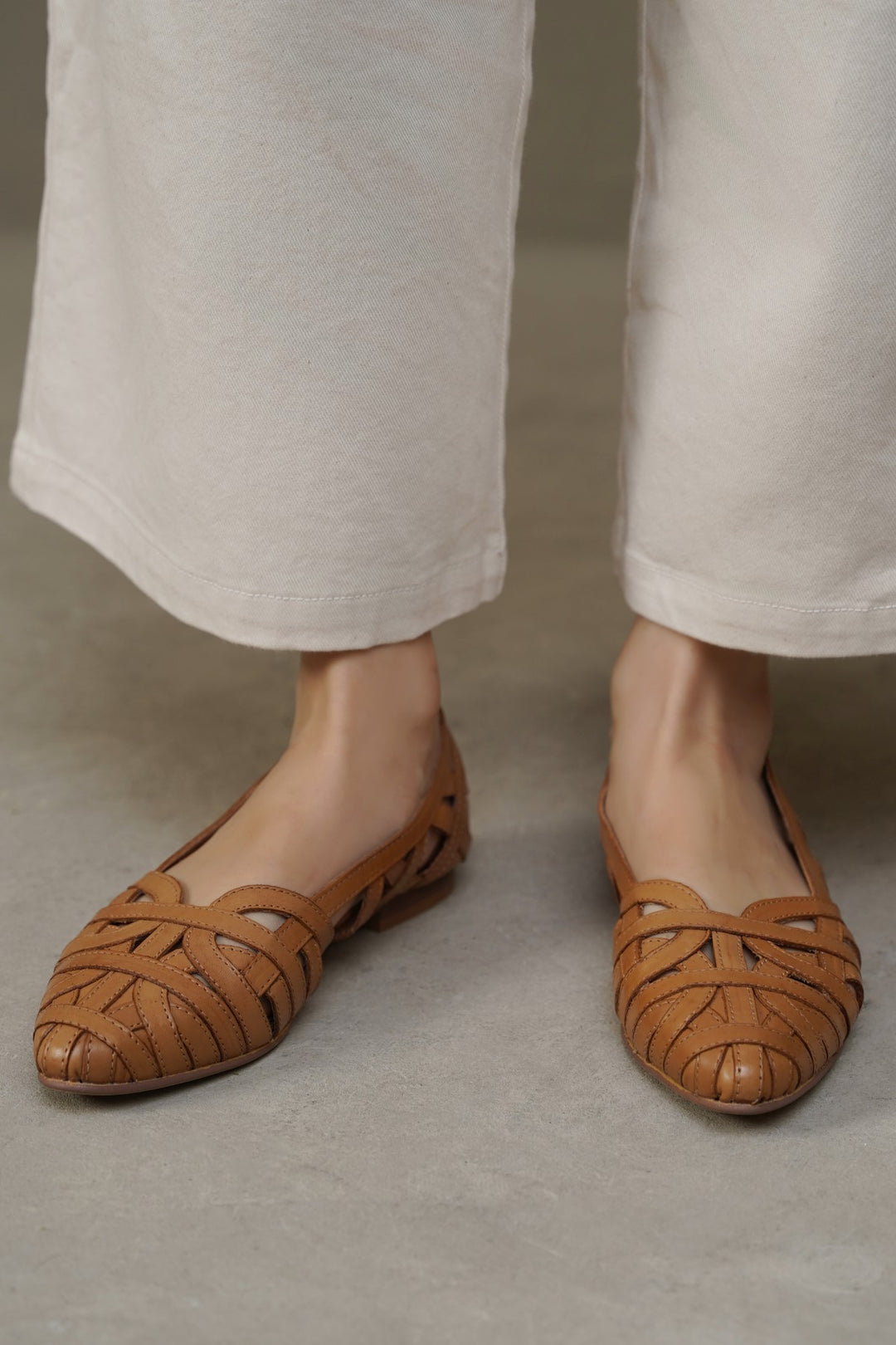 LEATHER WOVEN PUMPS