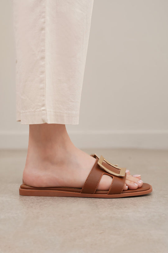 TAN SQUARE BUCKLED SLIDES