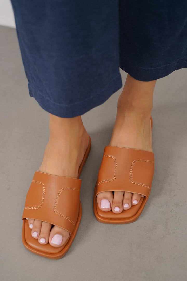 TAN BASIC COMFY SLIDES