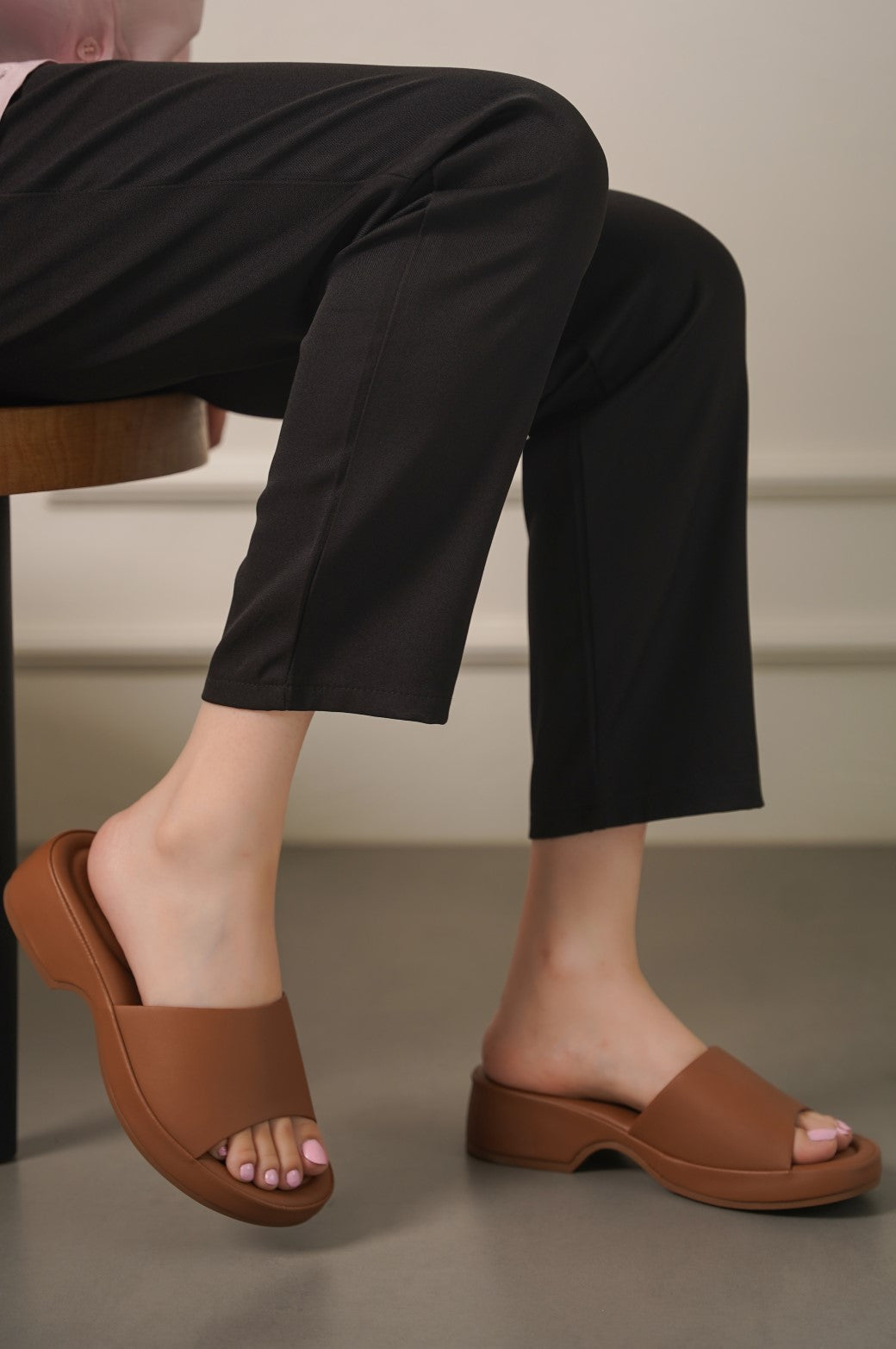 BROWN MAMA BLOCK HEEL