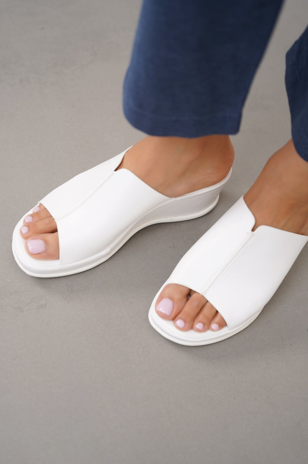 WHITE WIDE VAMP WEDGE