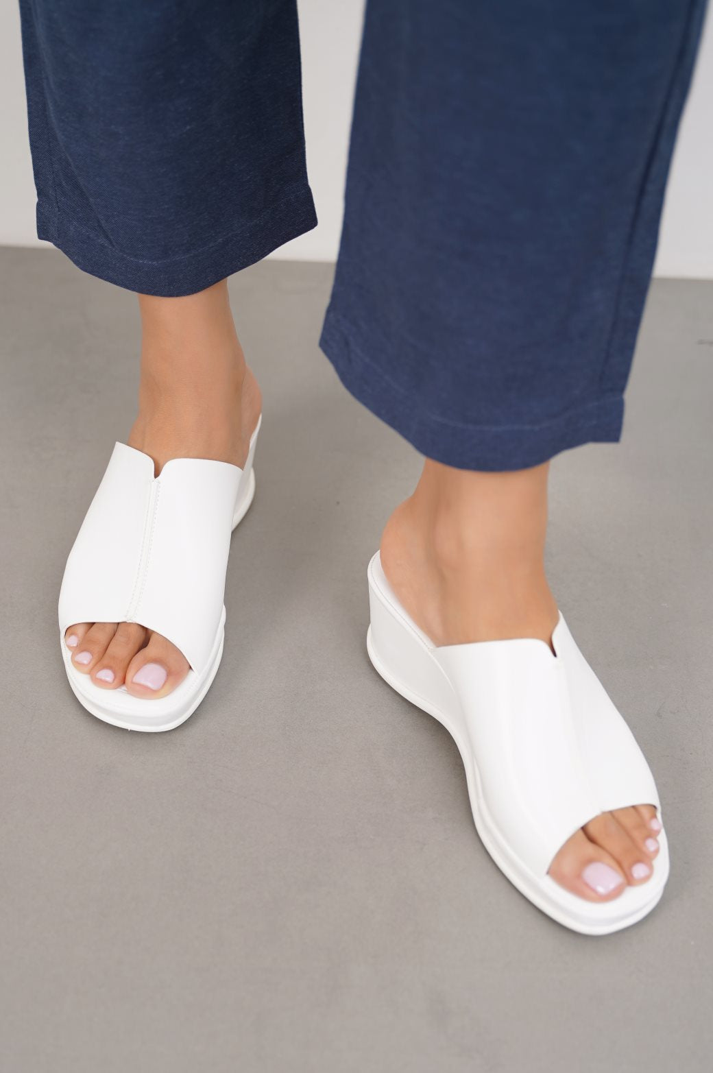 WHITE WIDE VAMP WEDGE