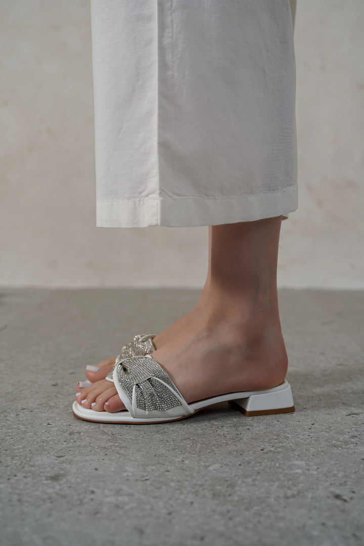 WHITE ZUMA BLOCK HEEL