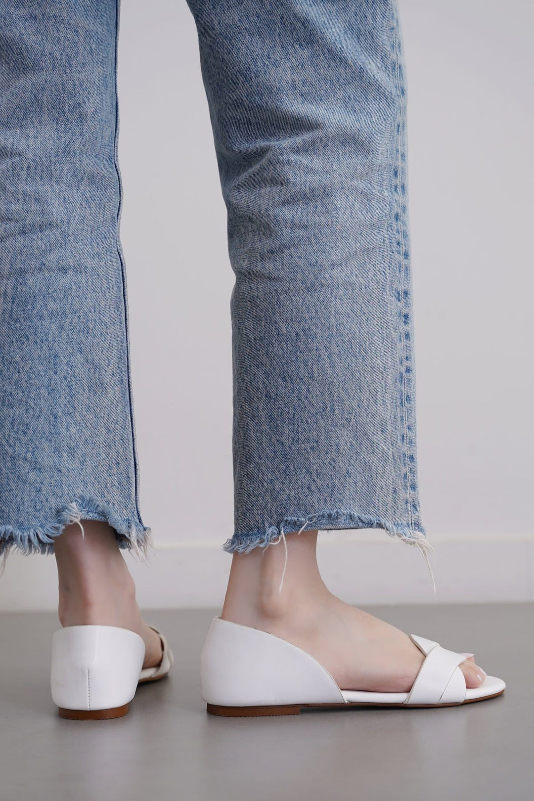WHITE DORSAY FLATS