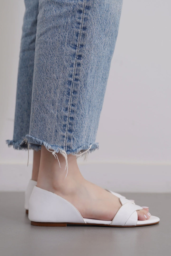 WHITE DORSAY FLATS