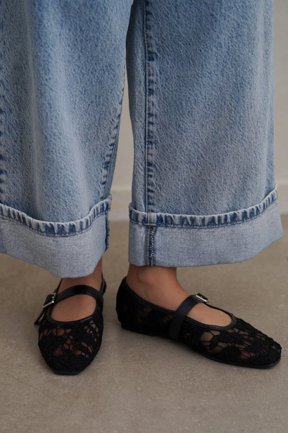 BLACK LACE MARY-JANES