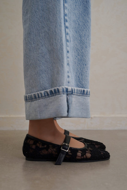 BLACK LACE MARY-JANES