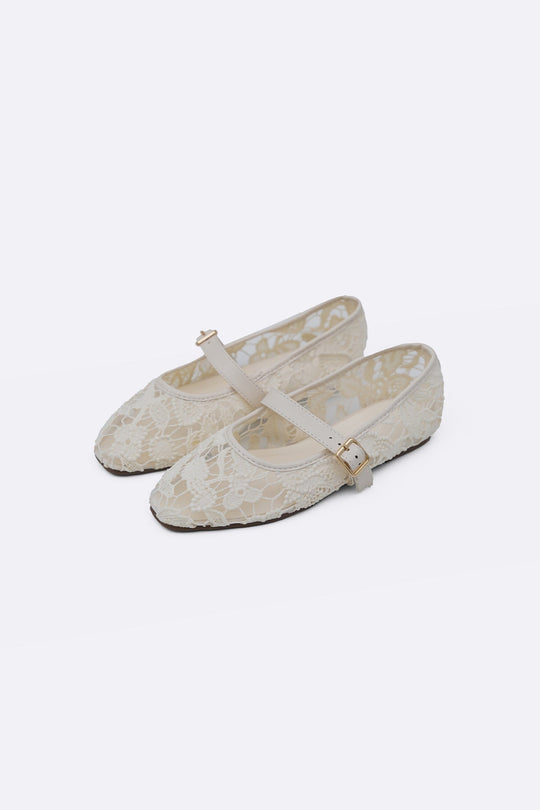 WHITE LACE MARY-JANES