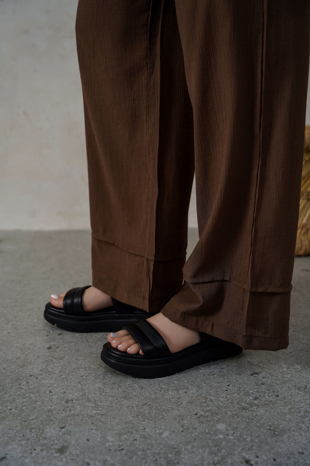 BLACK LEATHER MAMA SANDALS