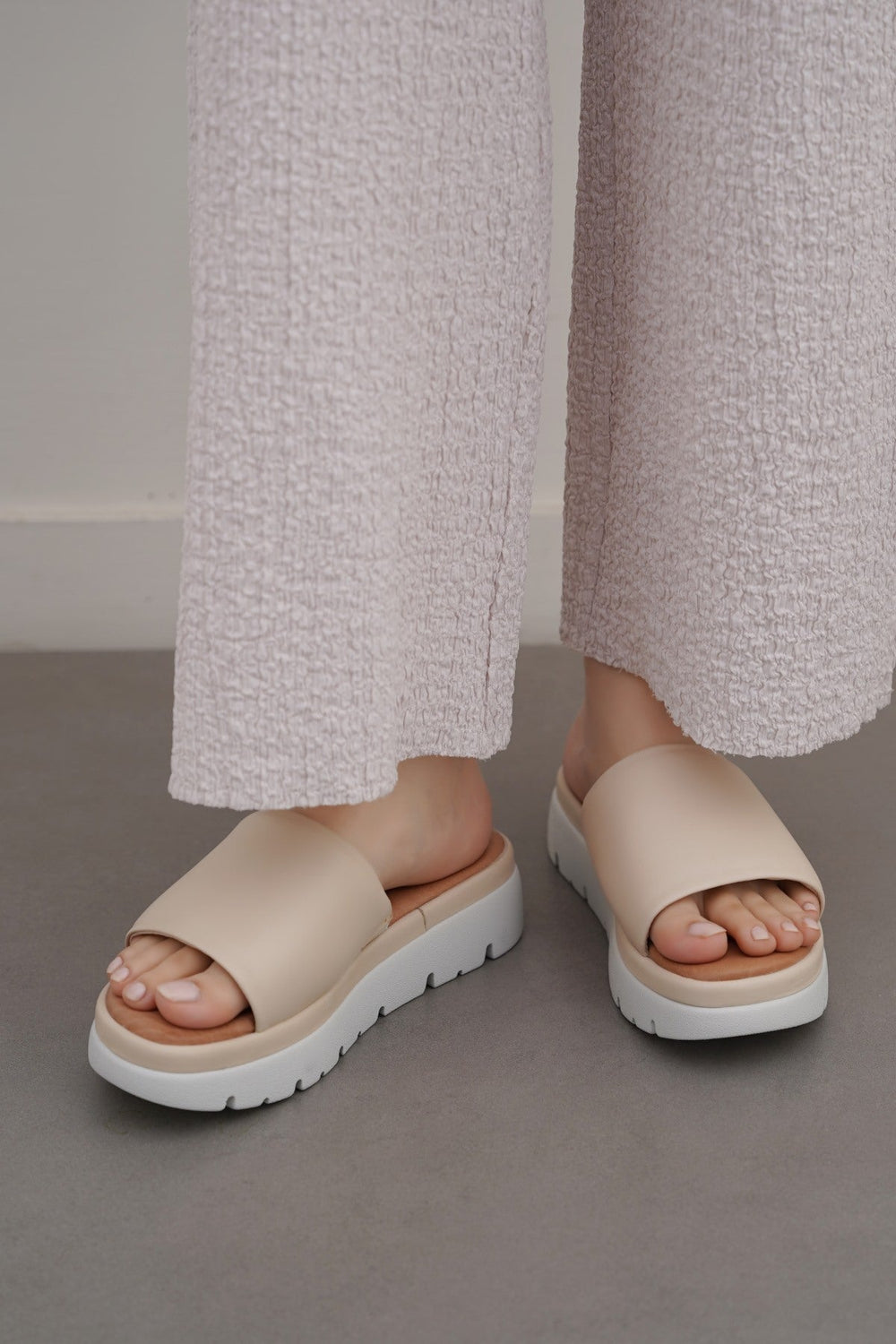 CREAM LEATHER MAMA PLATFORM SLIDES