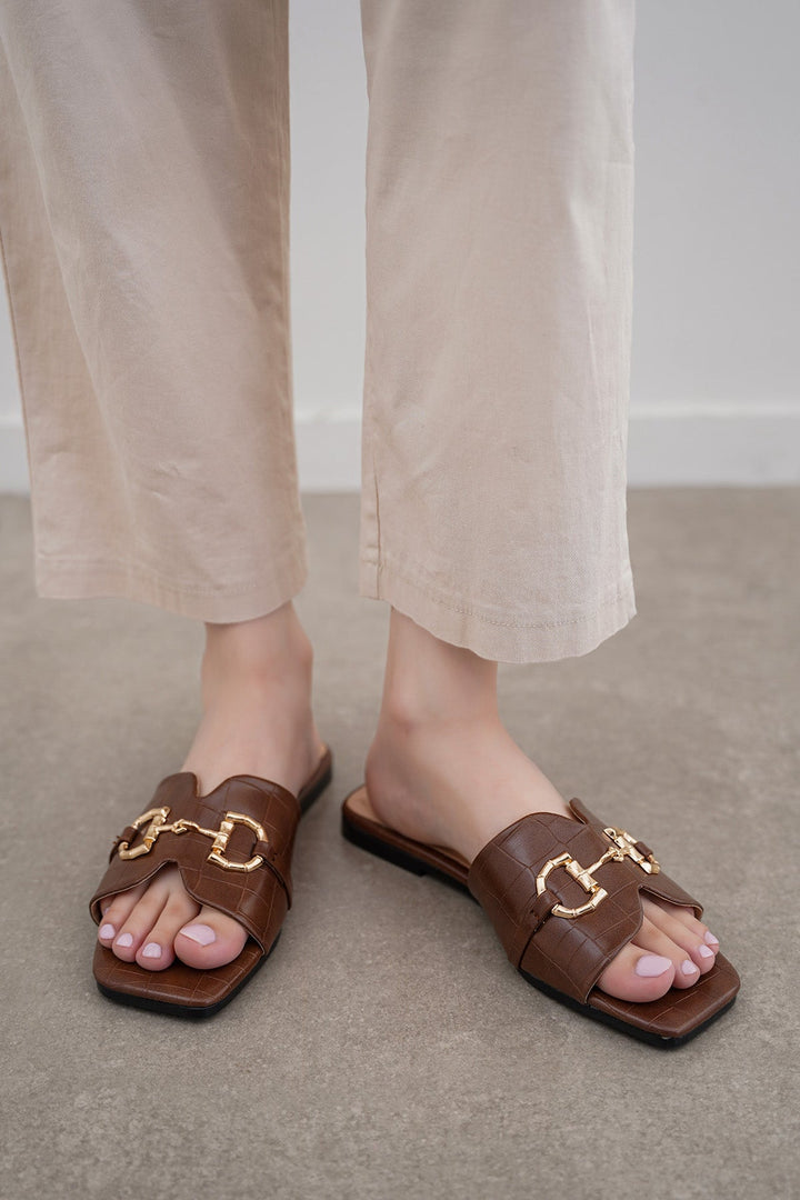 DARK BROWN CITY BUCKLE SLIDES