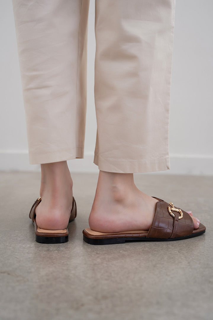 DARK BROWN CITY BUCKLE SLIDES