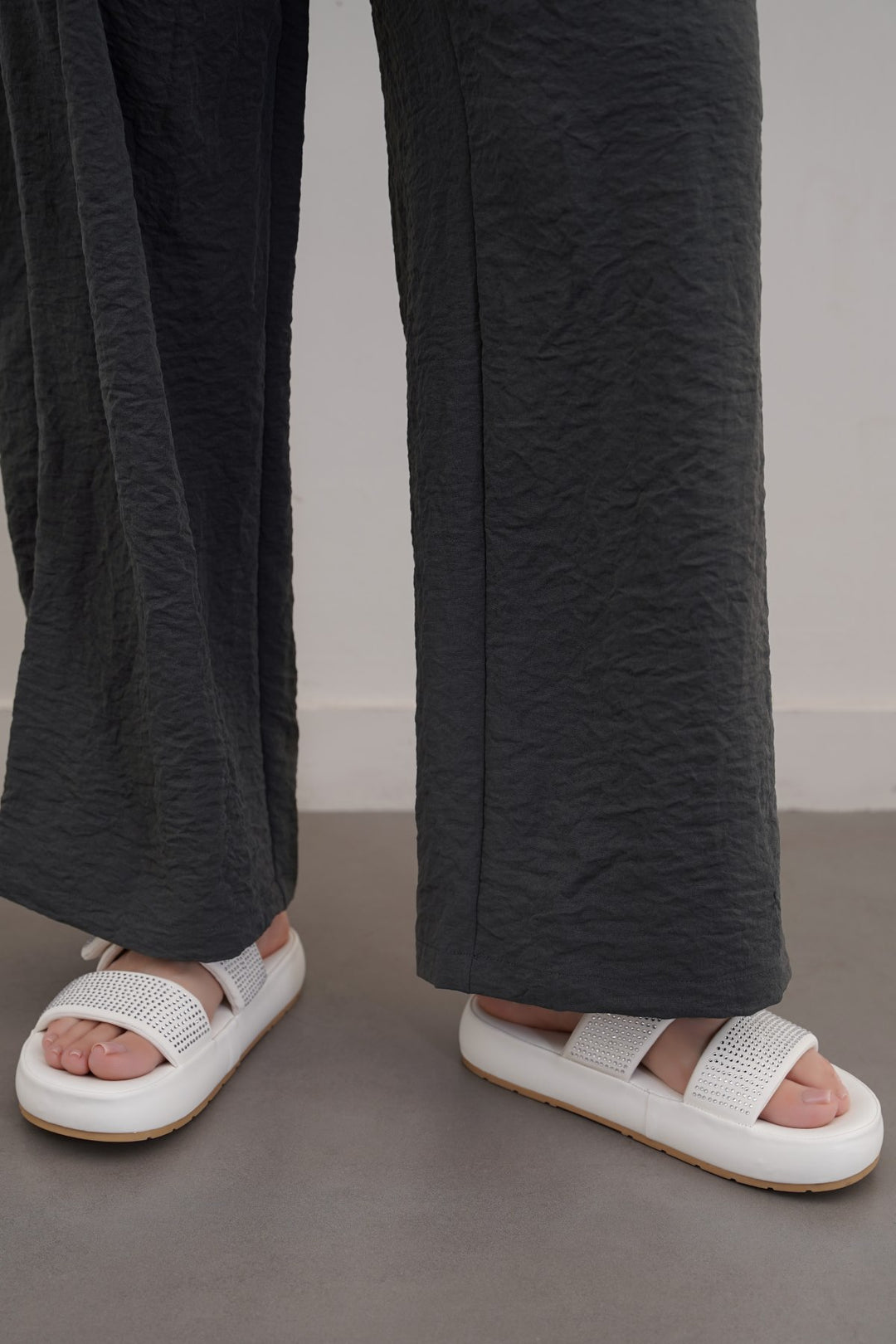 WHITE SPARKLE MAMA SLIDES