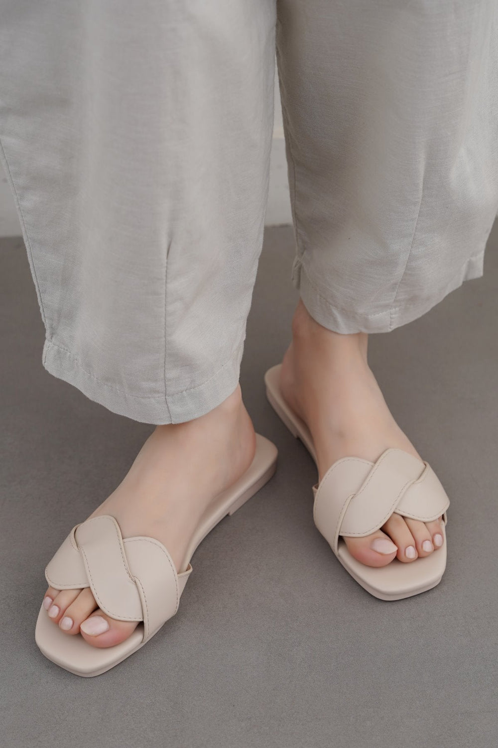 OFF WHITE TRENTO STITCH SLIDES