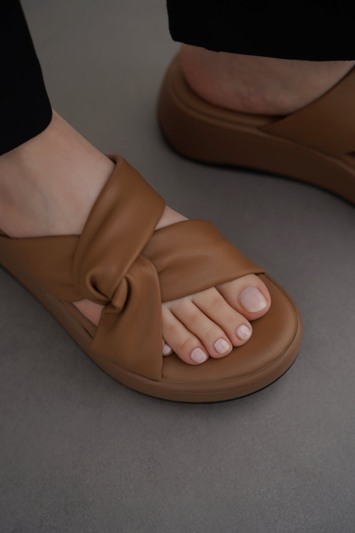 BEIGE KNOT MAMA SLIDES