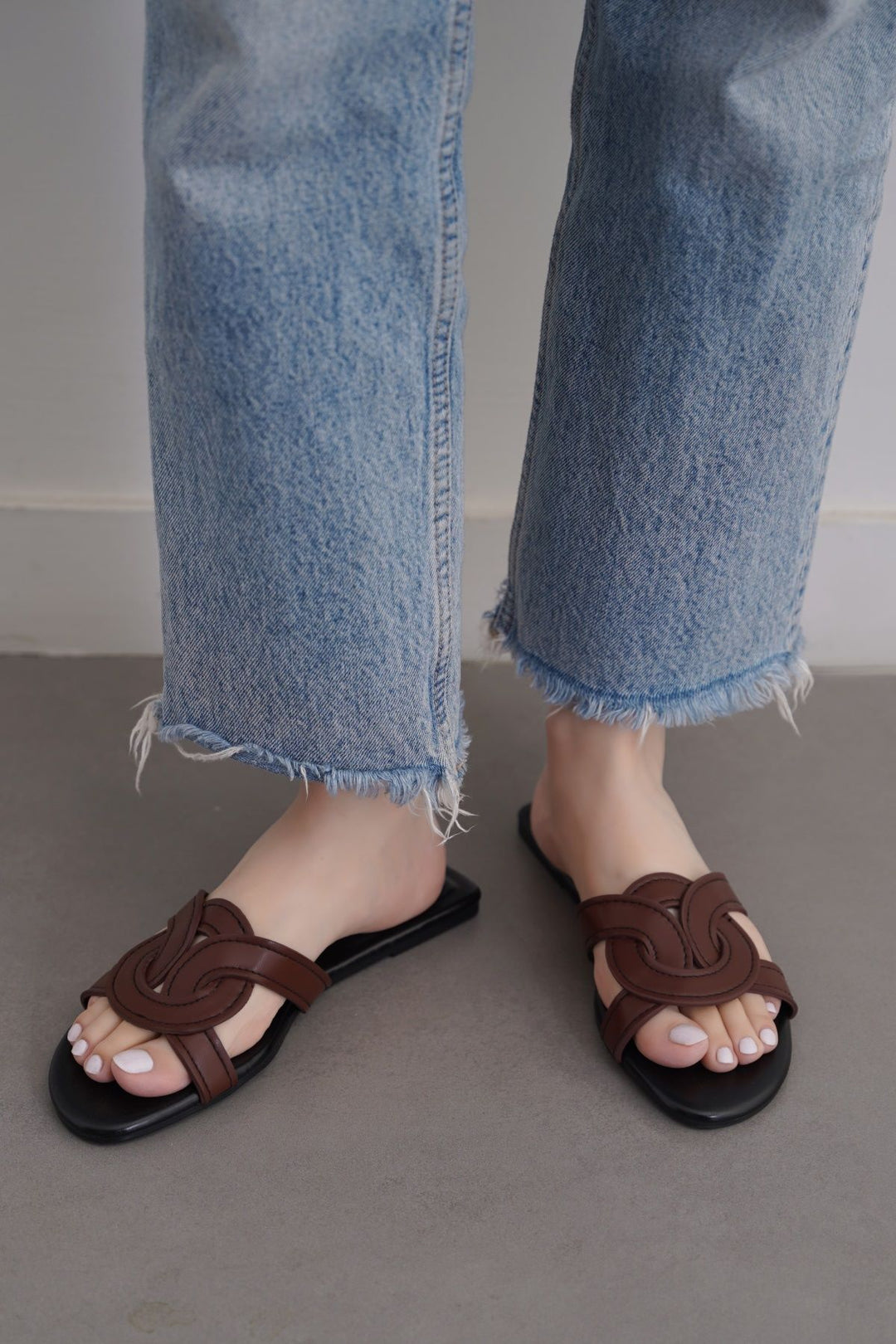 DARK BROWN BOULEVARD SLIDES
