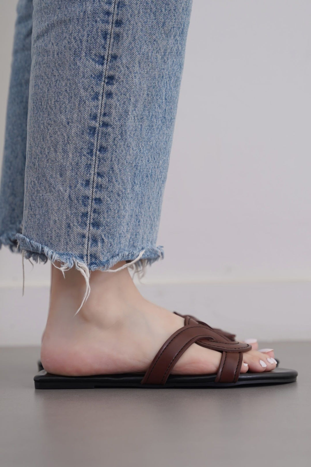 DARK BROWN BOULEVARD SLIDES
