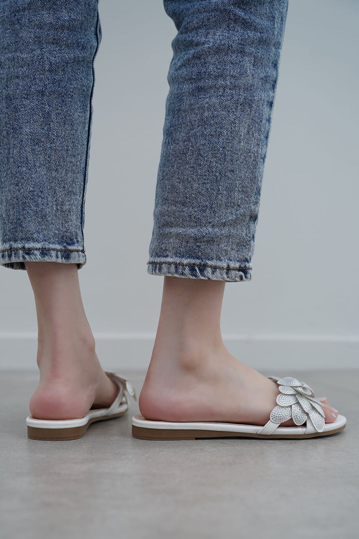 WHITE FIJI SUMMER SLIDES