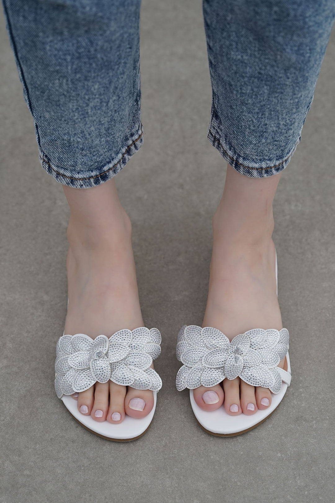 WHITE FIJI SUMMER SLIDES