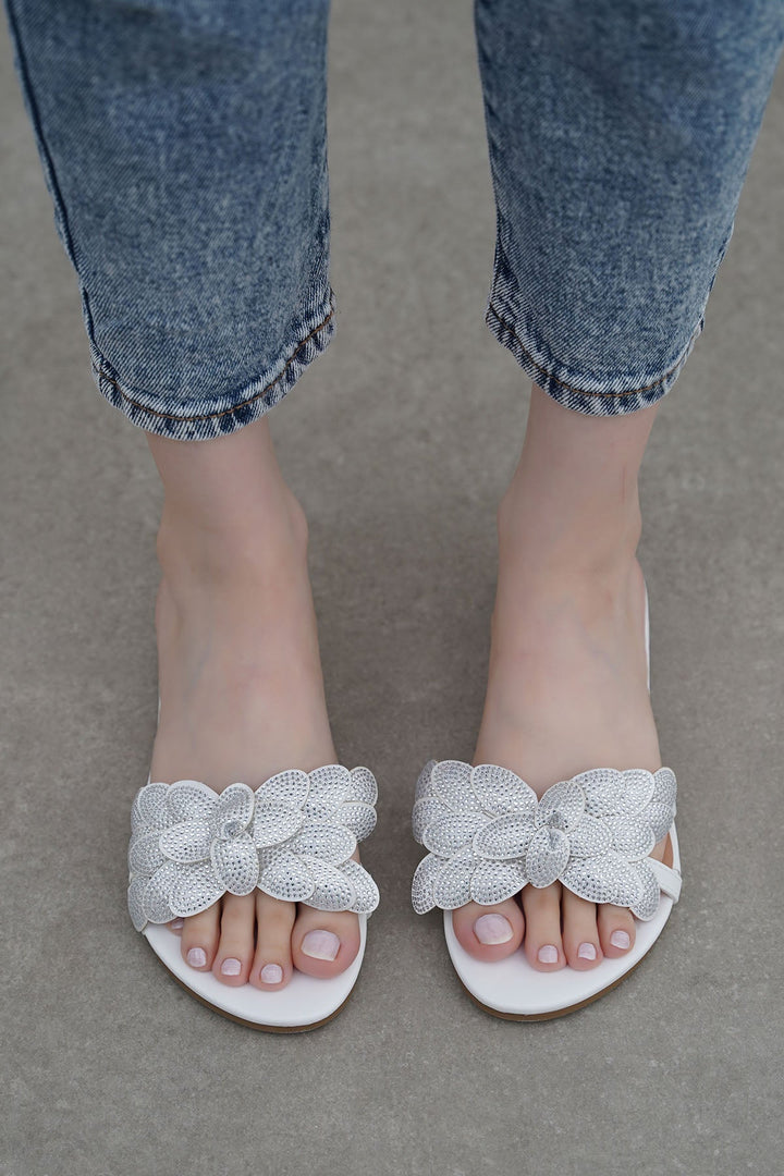 WHITE FIJI SUMMER SLIDES