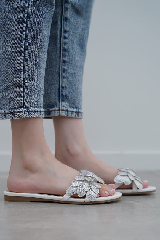 WHITE FIJI SUMMER SLIDES