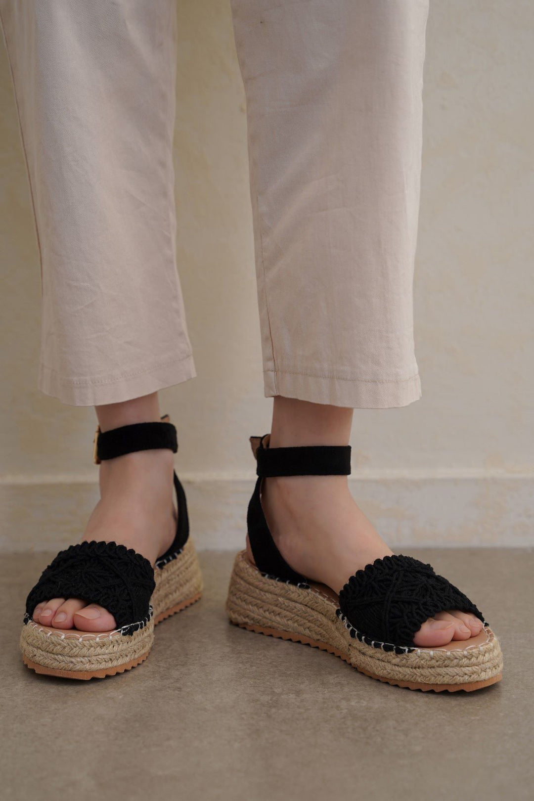 BLACK RUE WOVEN SANDALS