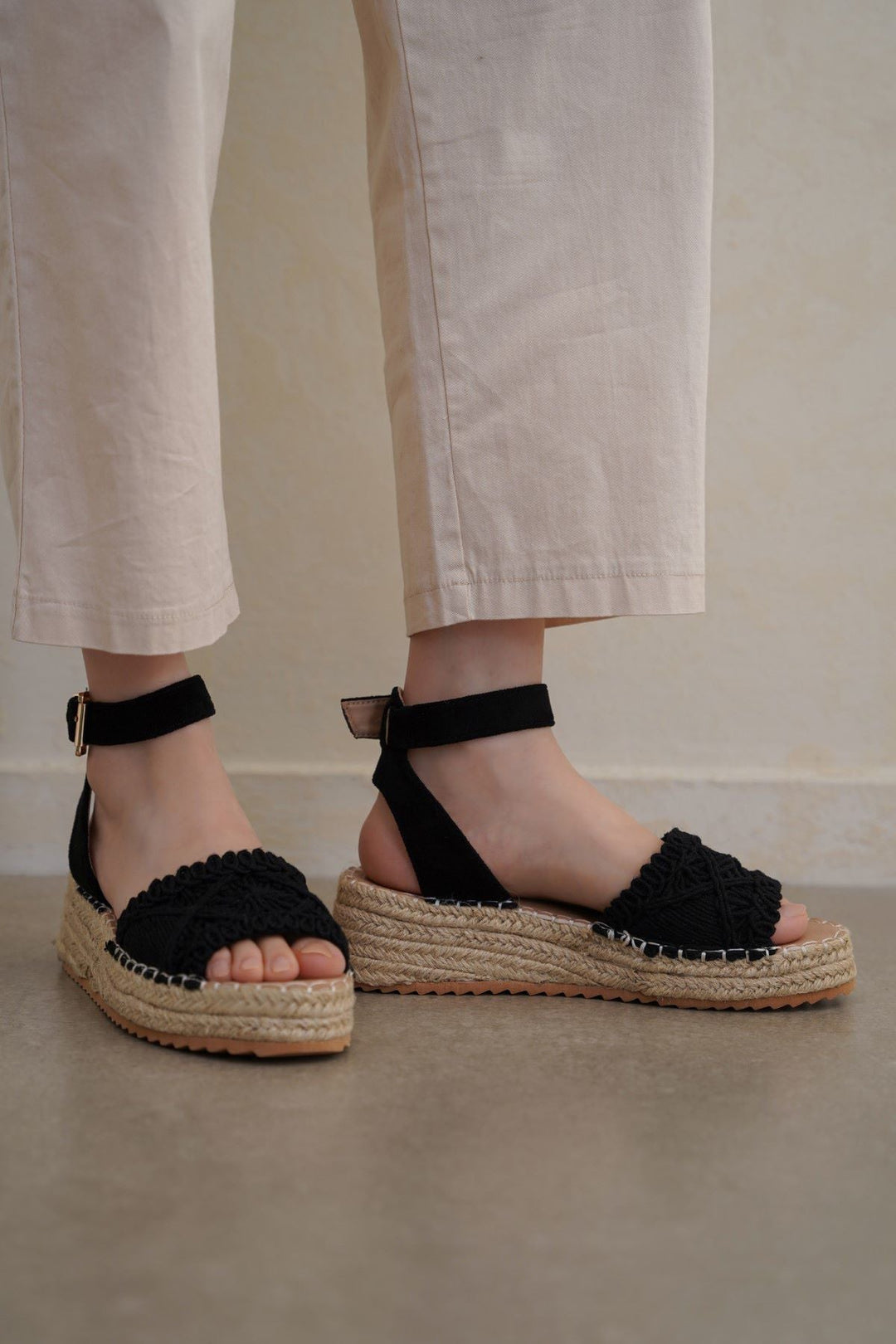 BLACK RUE WOVEN SANDALS