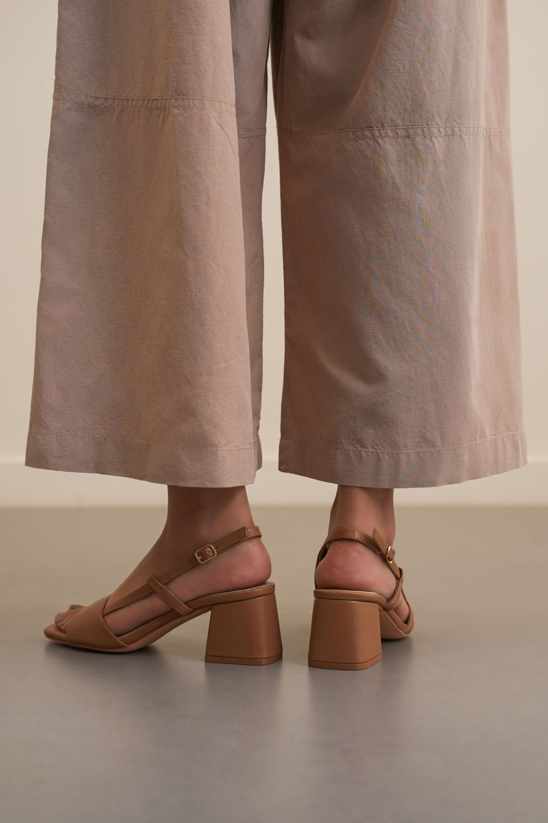 TAN MIRANO BLOCK HEEL