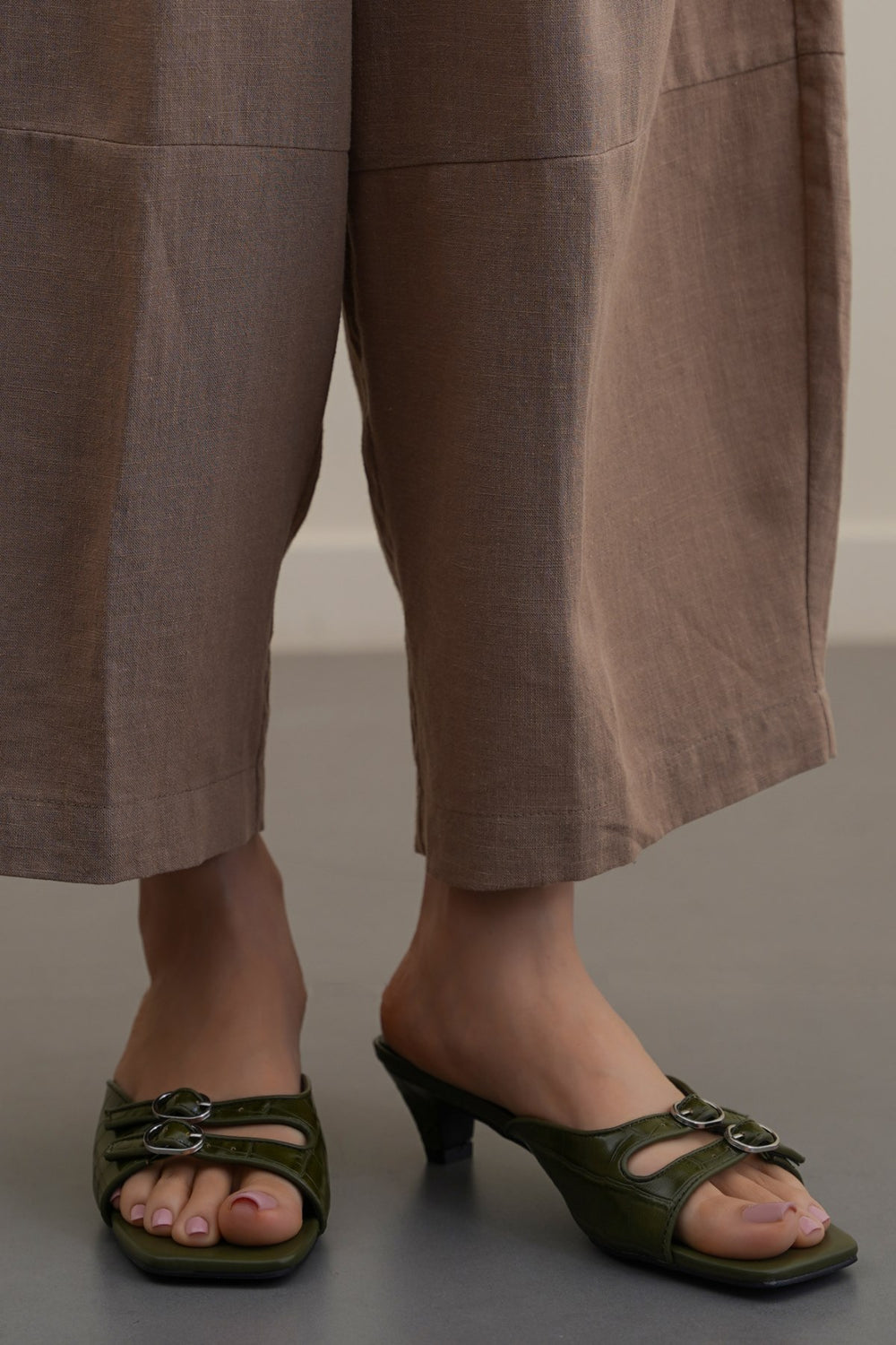 OLIVE VERONA MINI HEELS