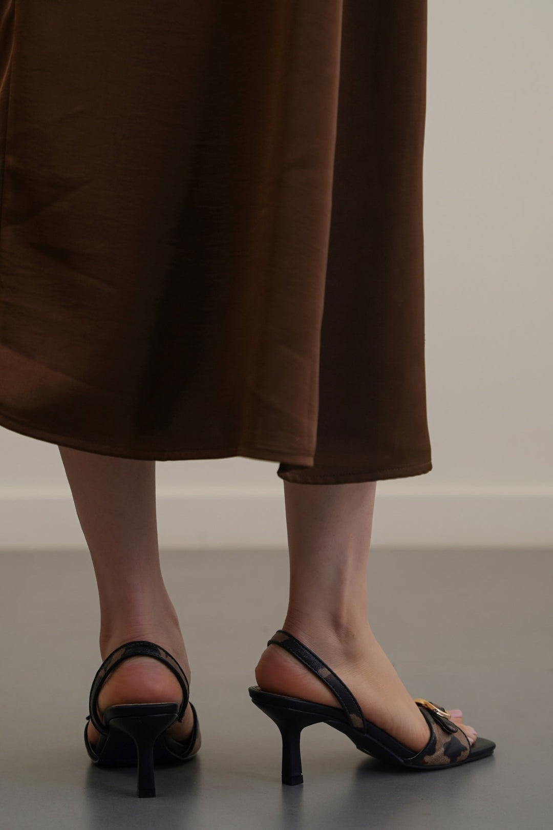 BROWN STUDIO SLINGBACK HEELS