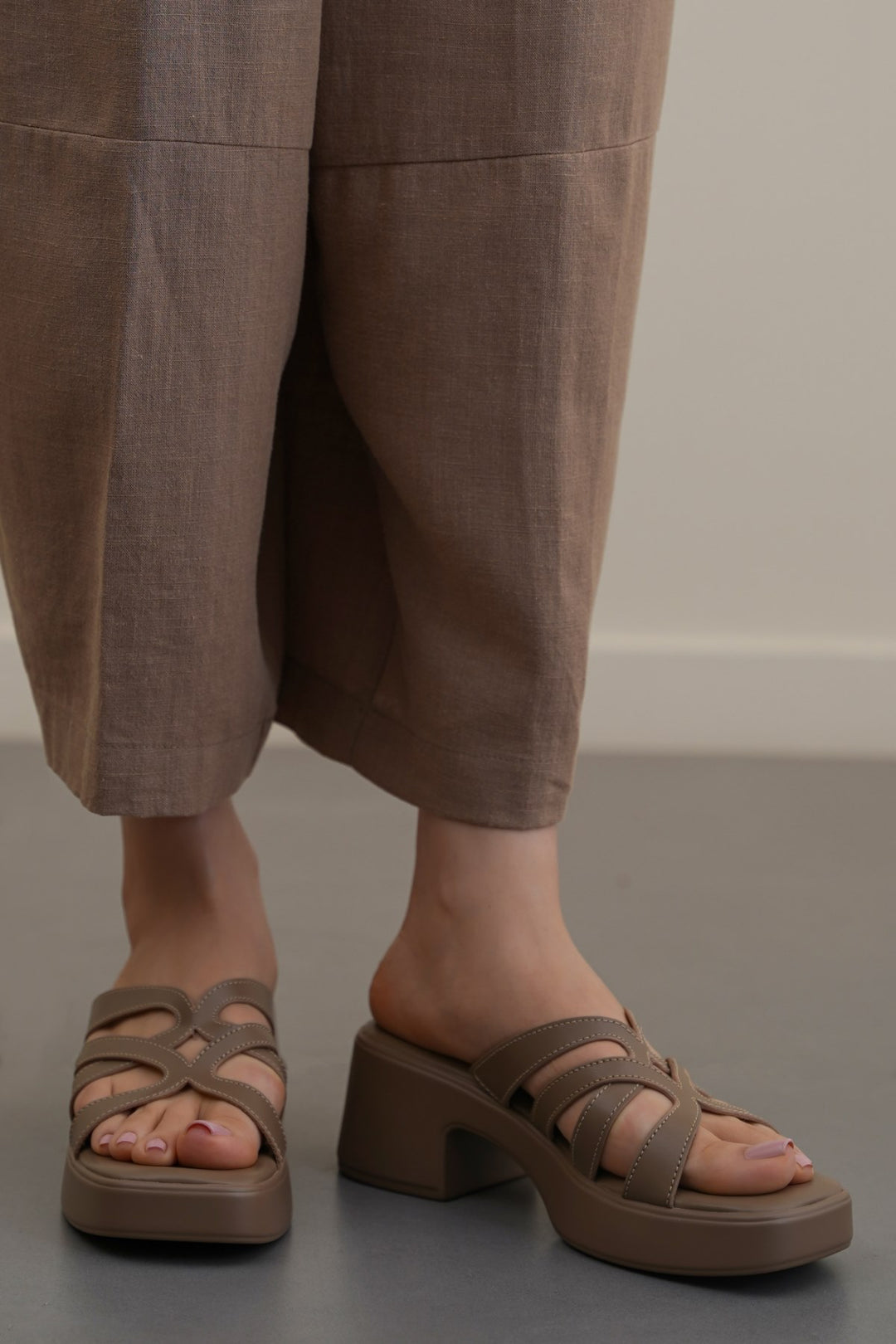 TAUPE SOFT BLOCK HEELS