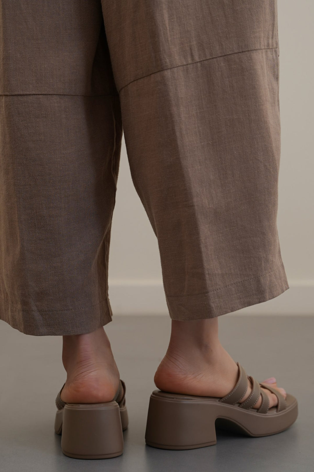 TAUPE SOFT BLOCK HEELS