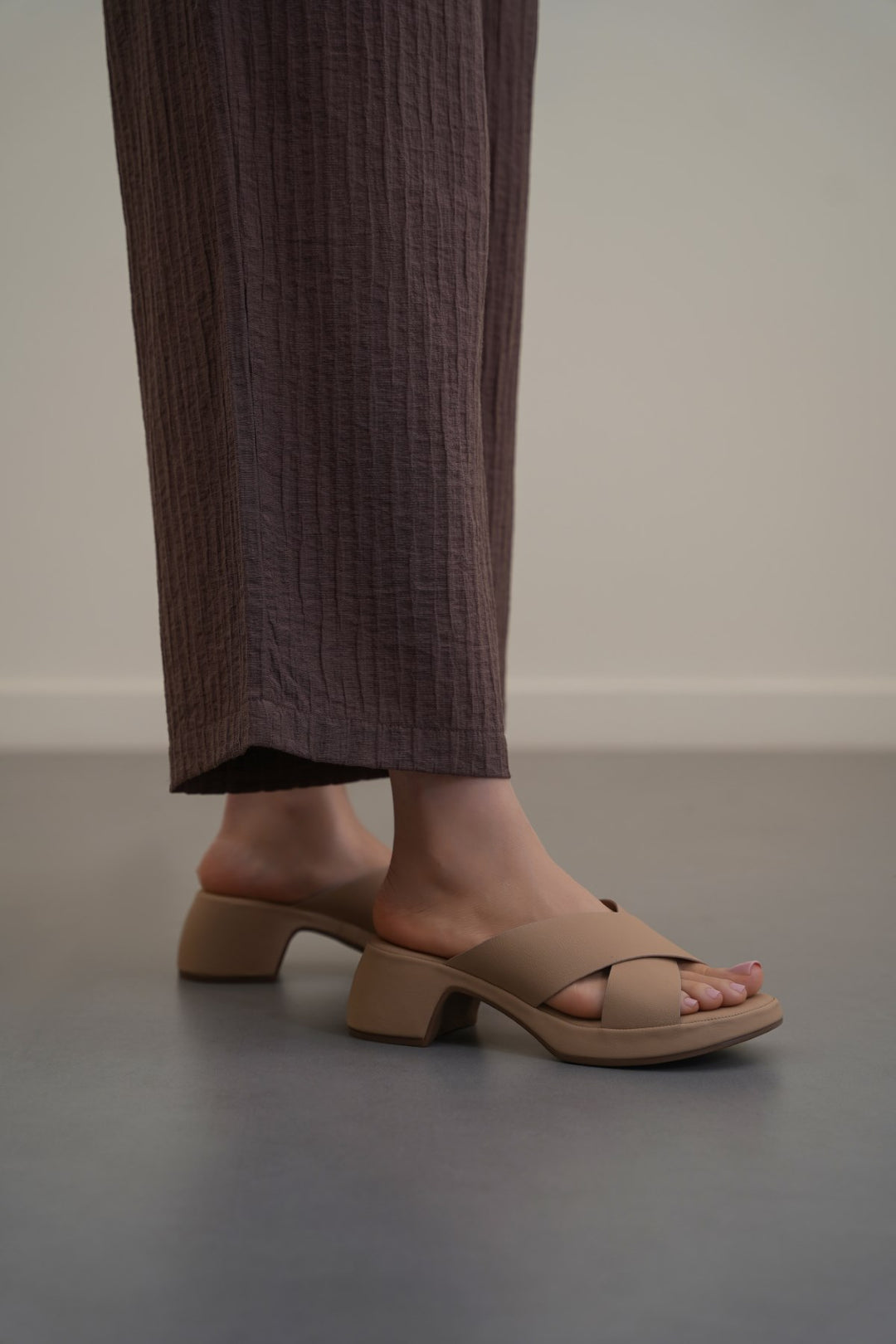 LIGHT TAUPE WIDE FIT MAMA HEELS
