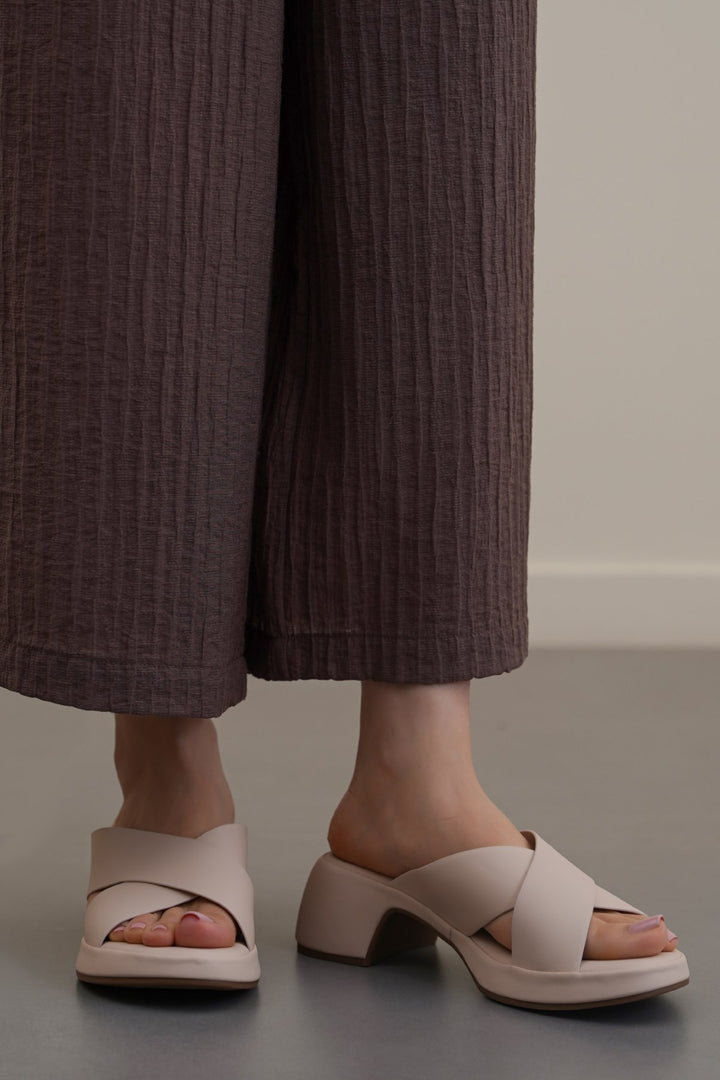 NUDE WIDE FIT MAMA HEELS