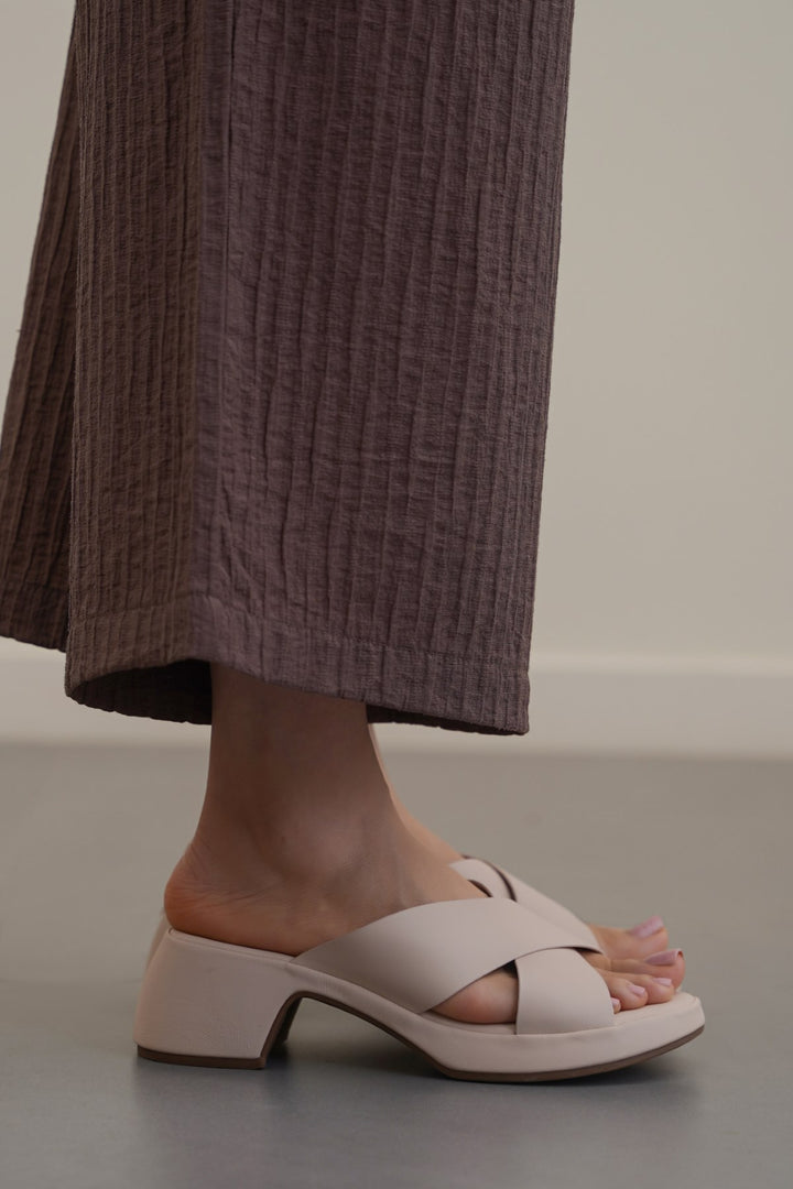 NUDE WIDE FIT MAMA HEELS