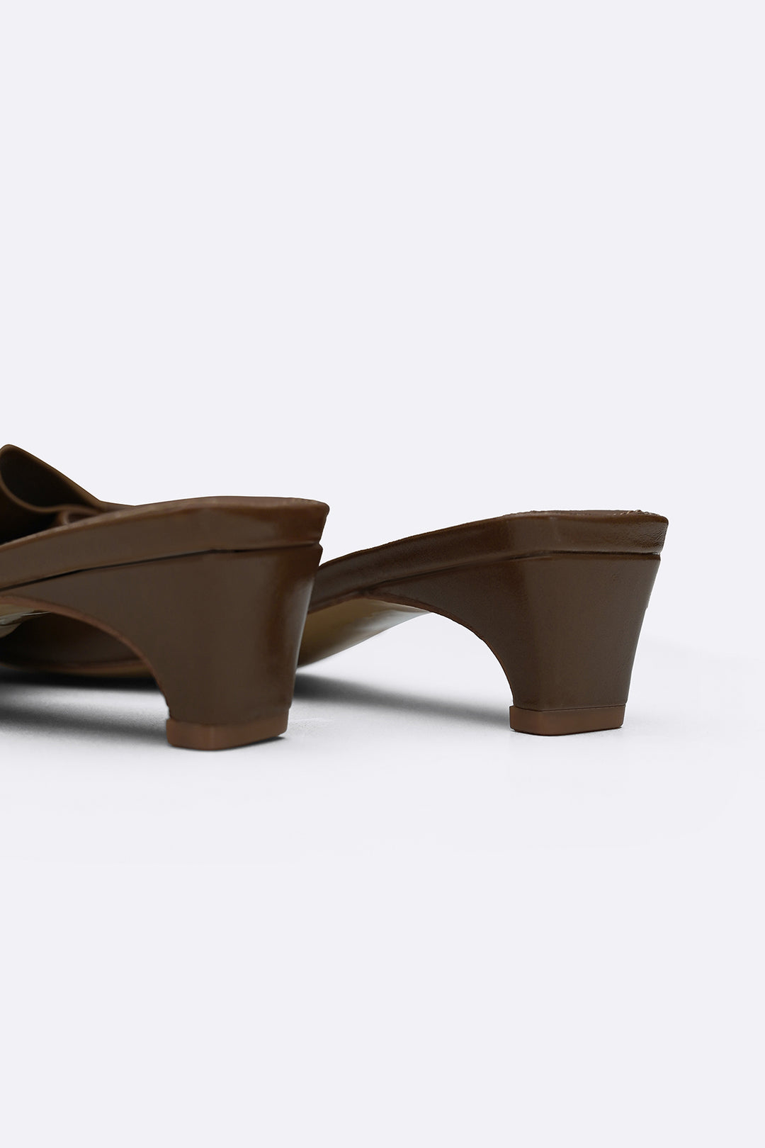 BROWN BOWIE BOW HEELS