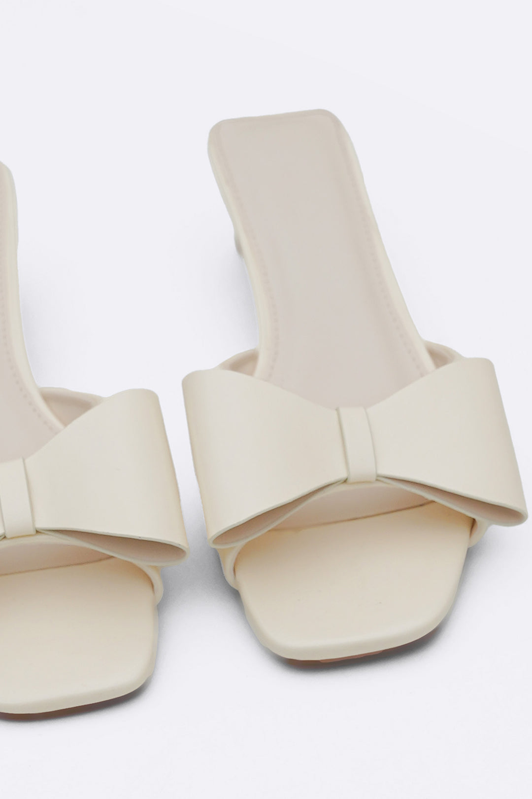 OFF WHITE BOWIE BOW HEELS
