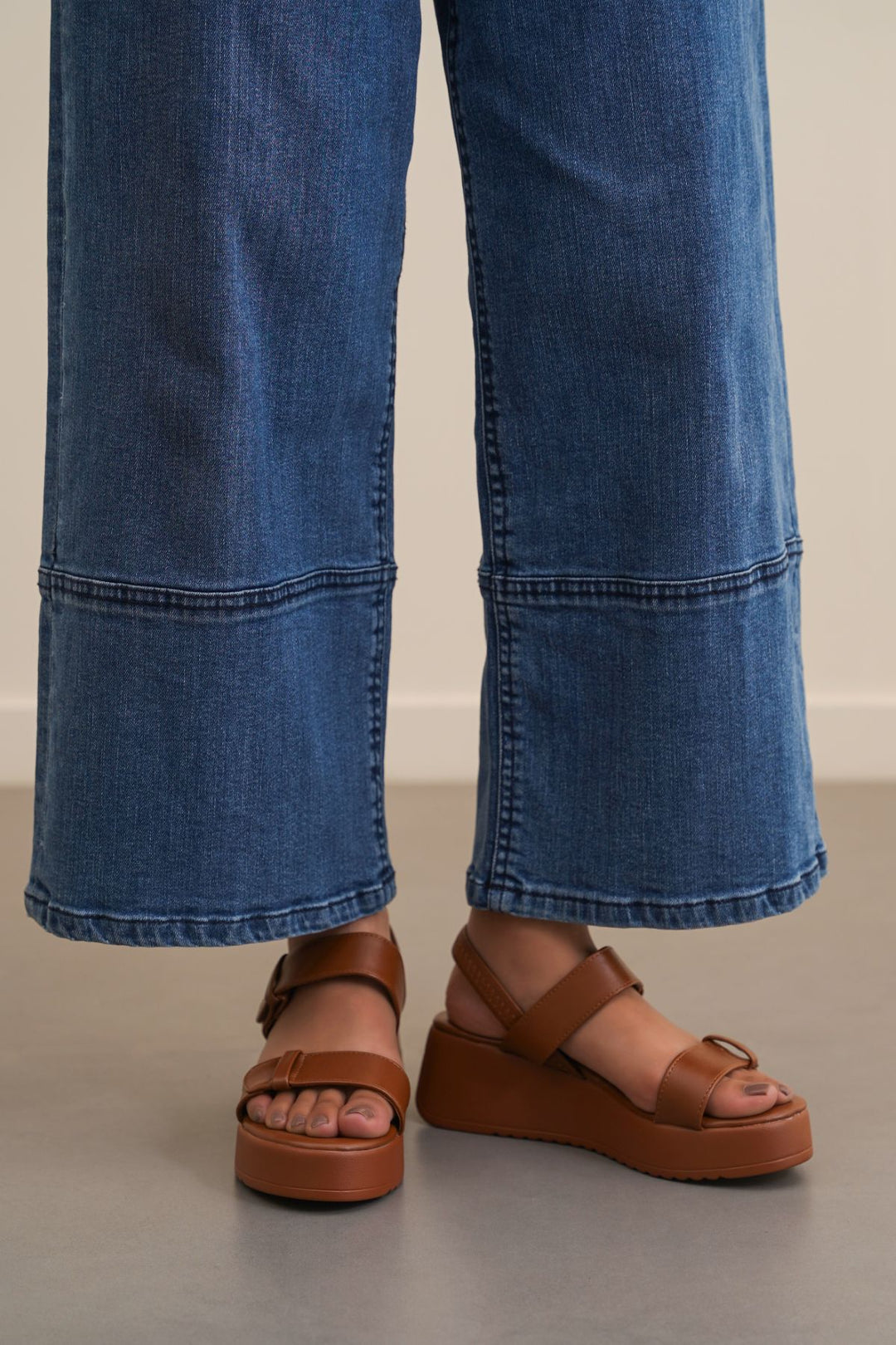 TAN HOLIDAY MAMA SANDALS